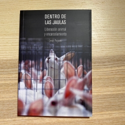 Dentro de las jaulas (Ochodoscuatro Ediciones)