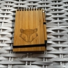 Caderno raposo con bolígrafo