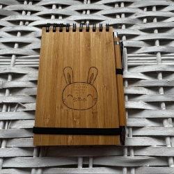 Caderno coello con bolígrafo